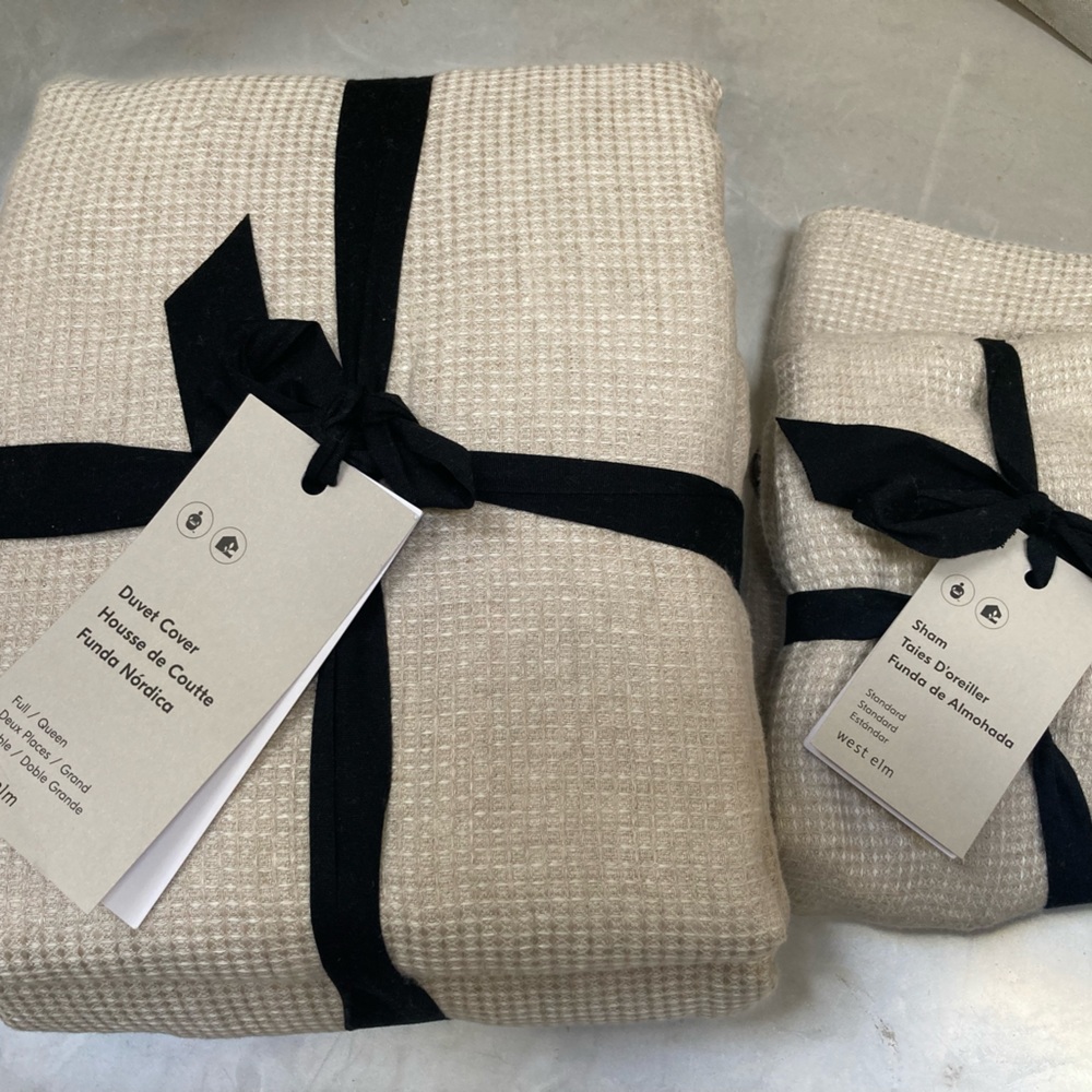 West Elm European Flax Linen Mini Waffle Duvet, Full/Queen 2 standard shams New